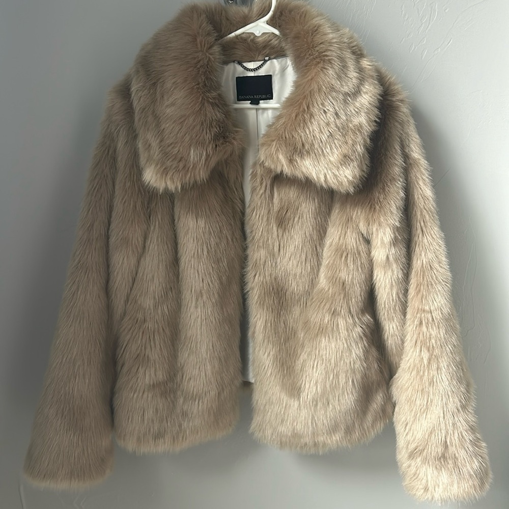 Banana Republic Faux Fur Coat Size Large like new condition